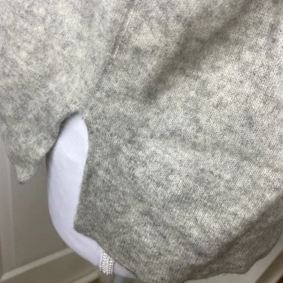 NWOT QI CASHMERE Women's Gray Sweater - Picture 2 of 3
